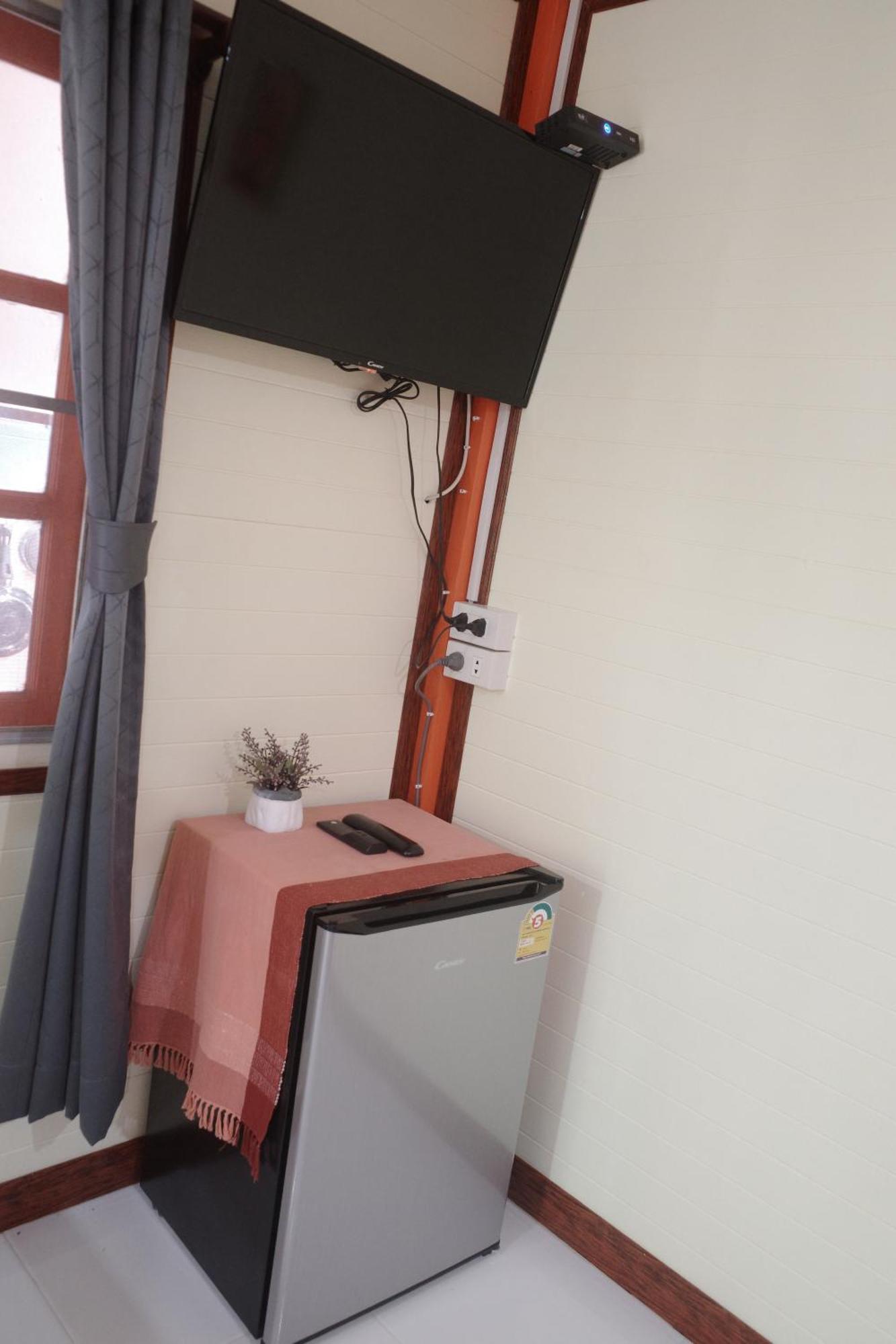 Haad Somboon House Hotell Bang Saphan Exteriör bild
