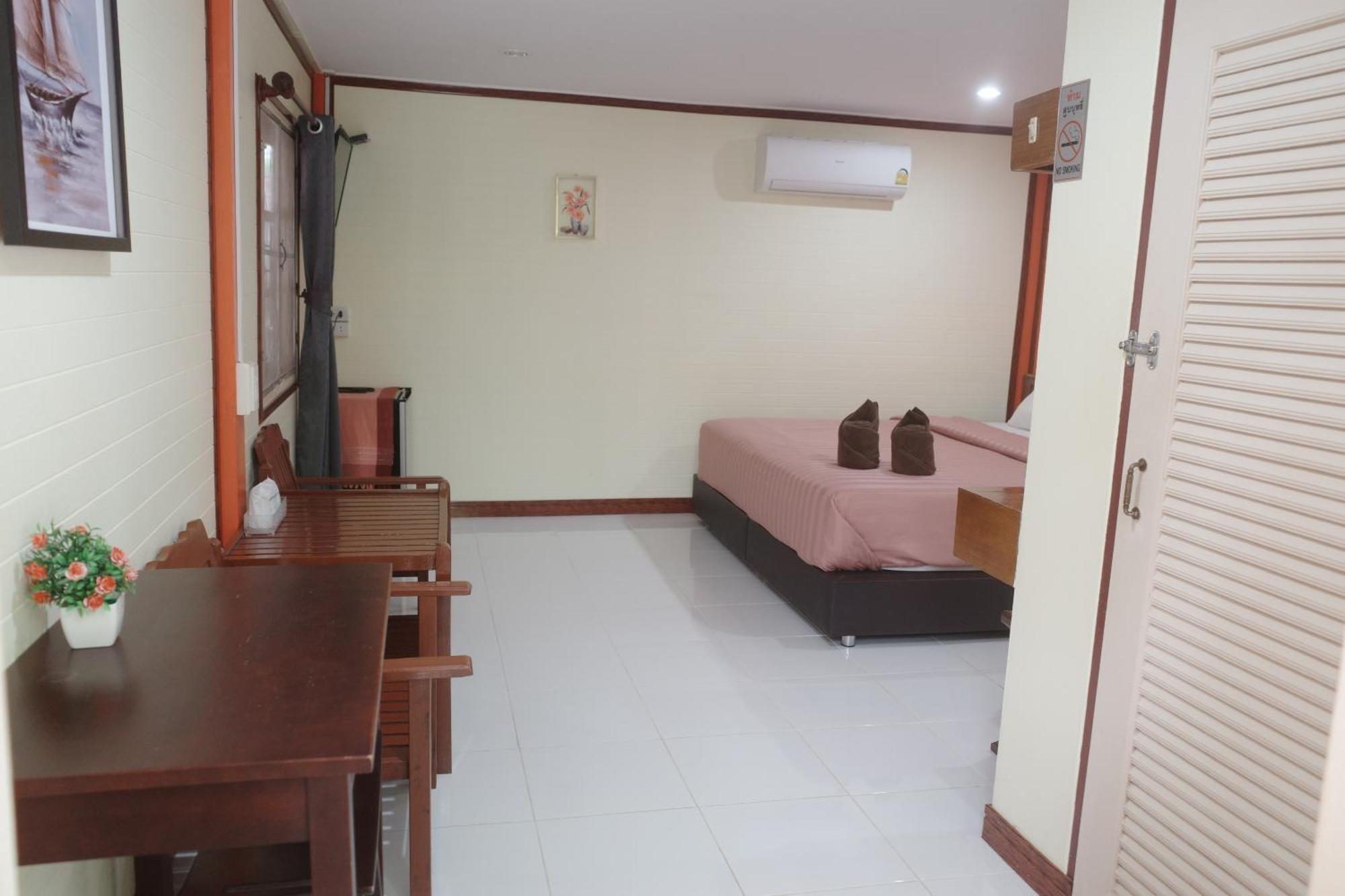 Haad Somboon House Hotell Bang Saphan Exteriör bild