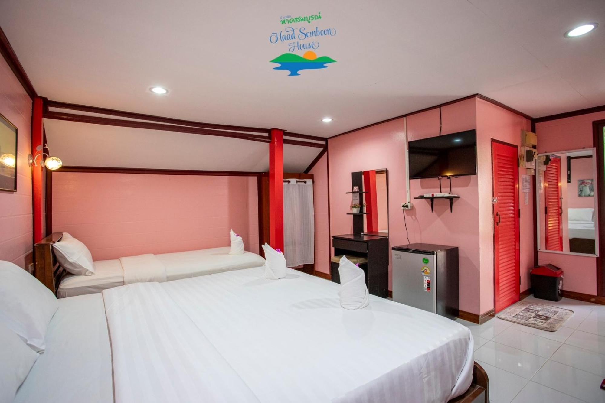 Haad Somboon House Hotell Bang Saphan Exteriör bild