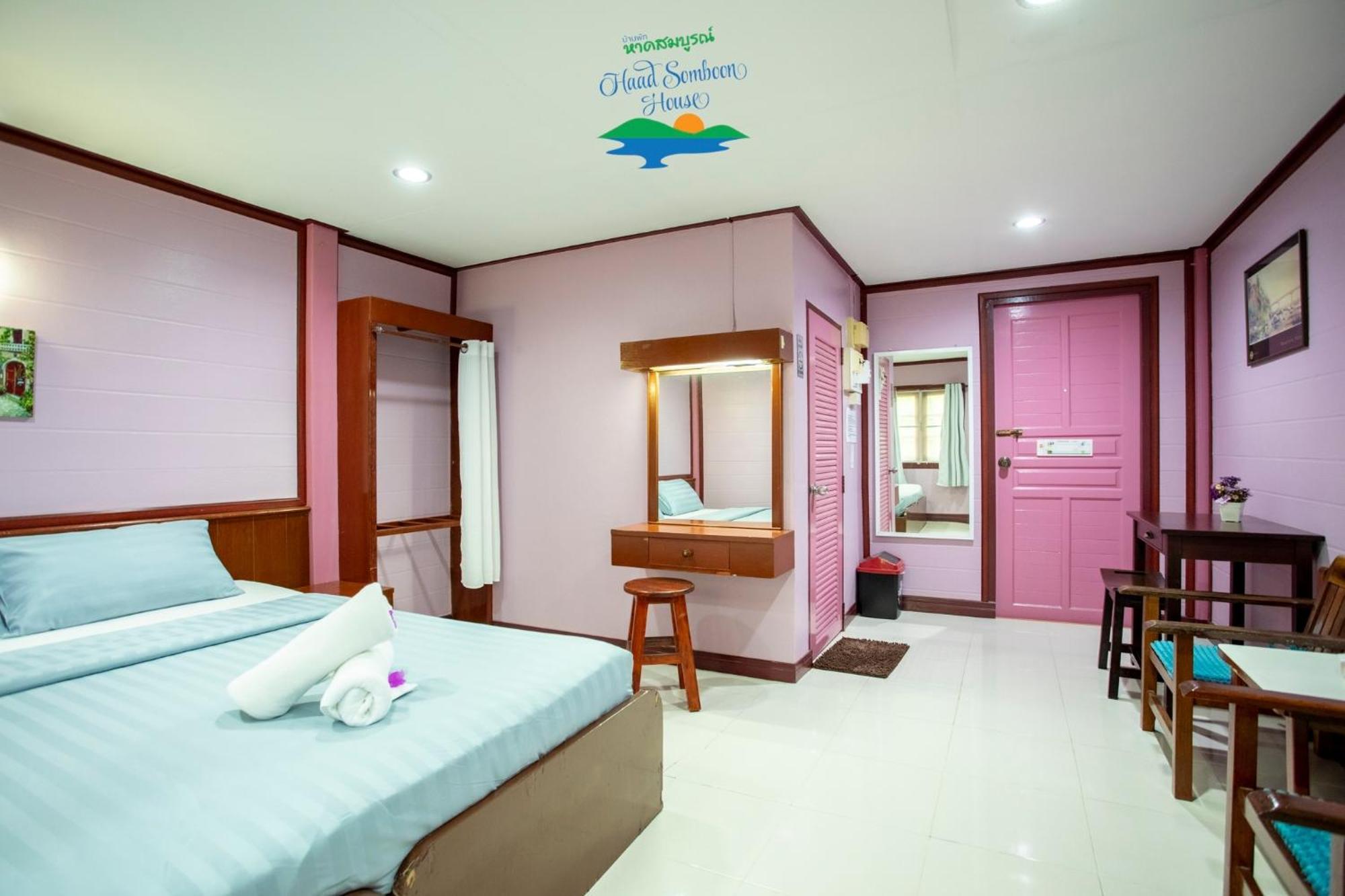 Haad Somboon House Hotell Bang Saphan Exteriör bild