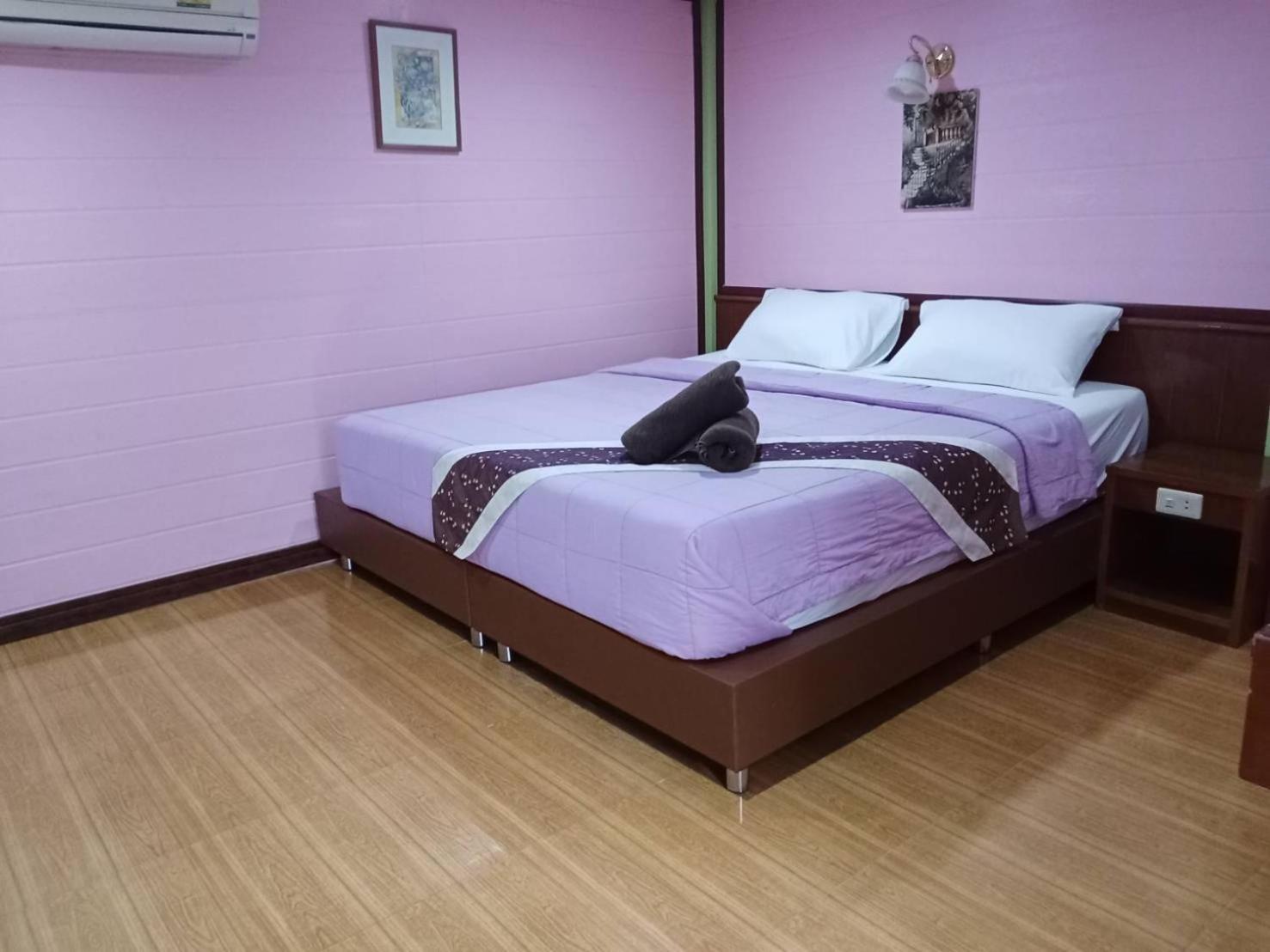 Haad Somboon House Hotell Bang Saphan Exteriör bild