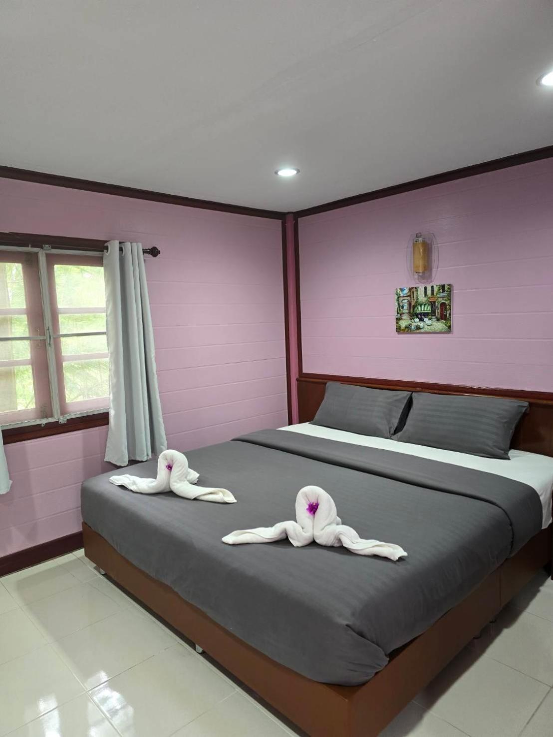 Haad Somboon House Hotell Bang Saphan Exteriör bild