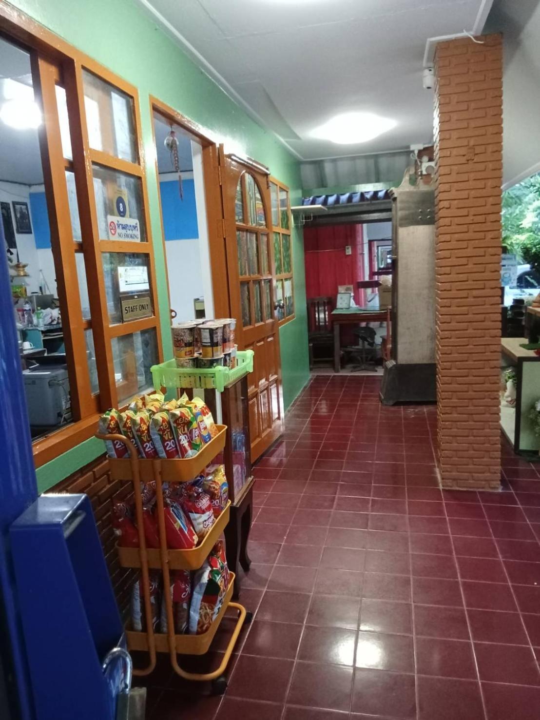 Haad Somboon House Hotell Bang Saphan Exteriör bild