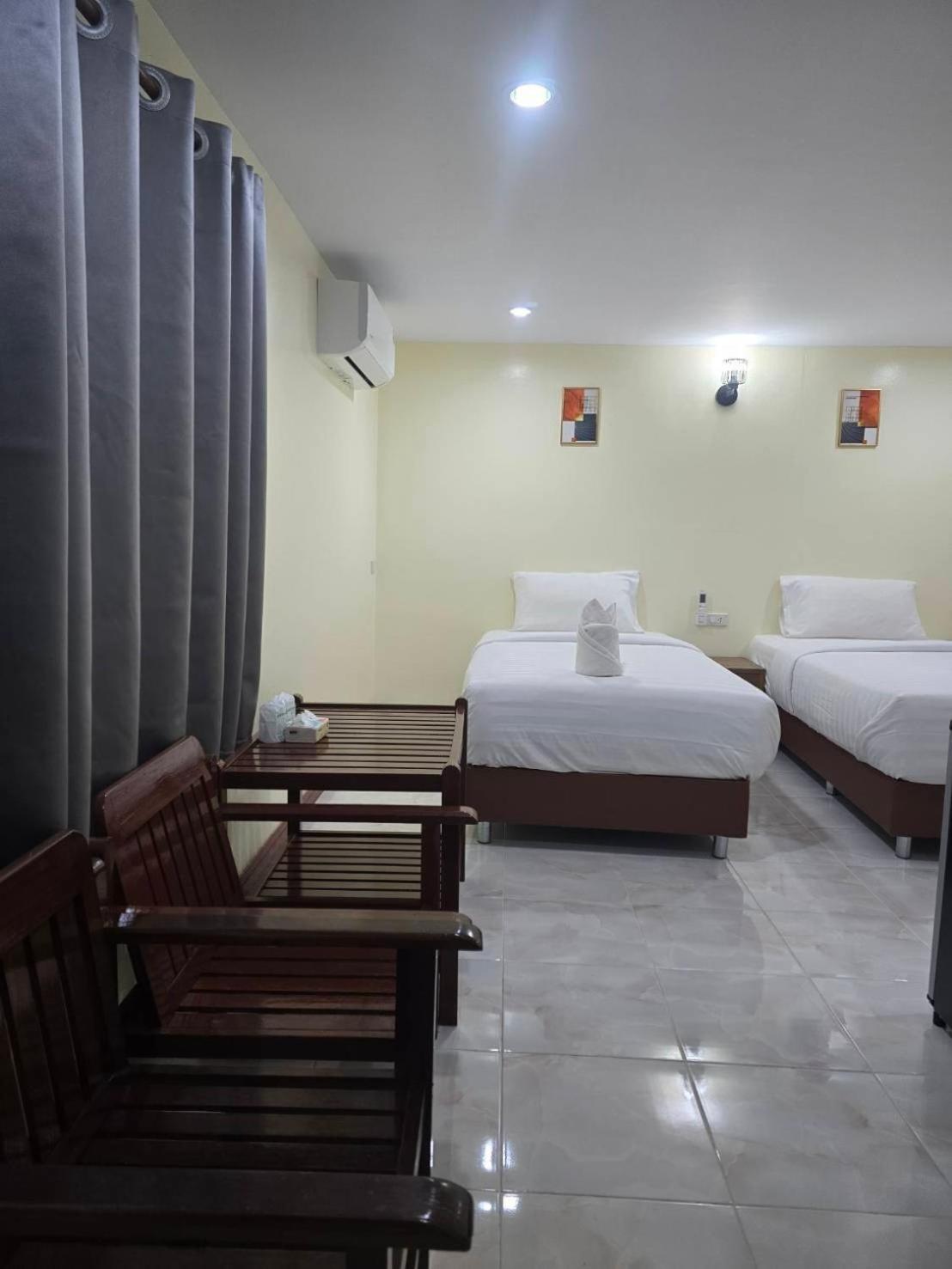Haad Somboon House Hotell Bang Saphan Exteriör bild