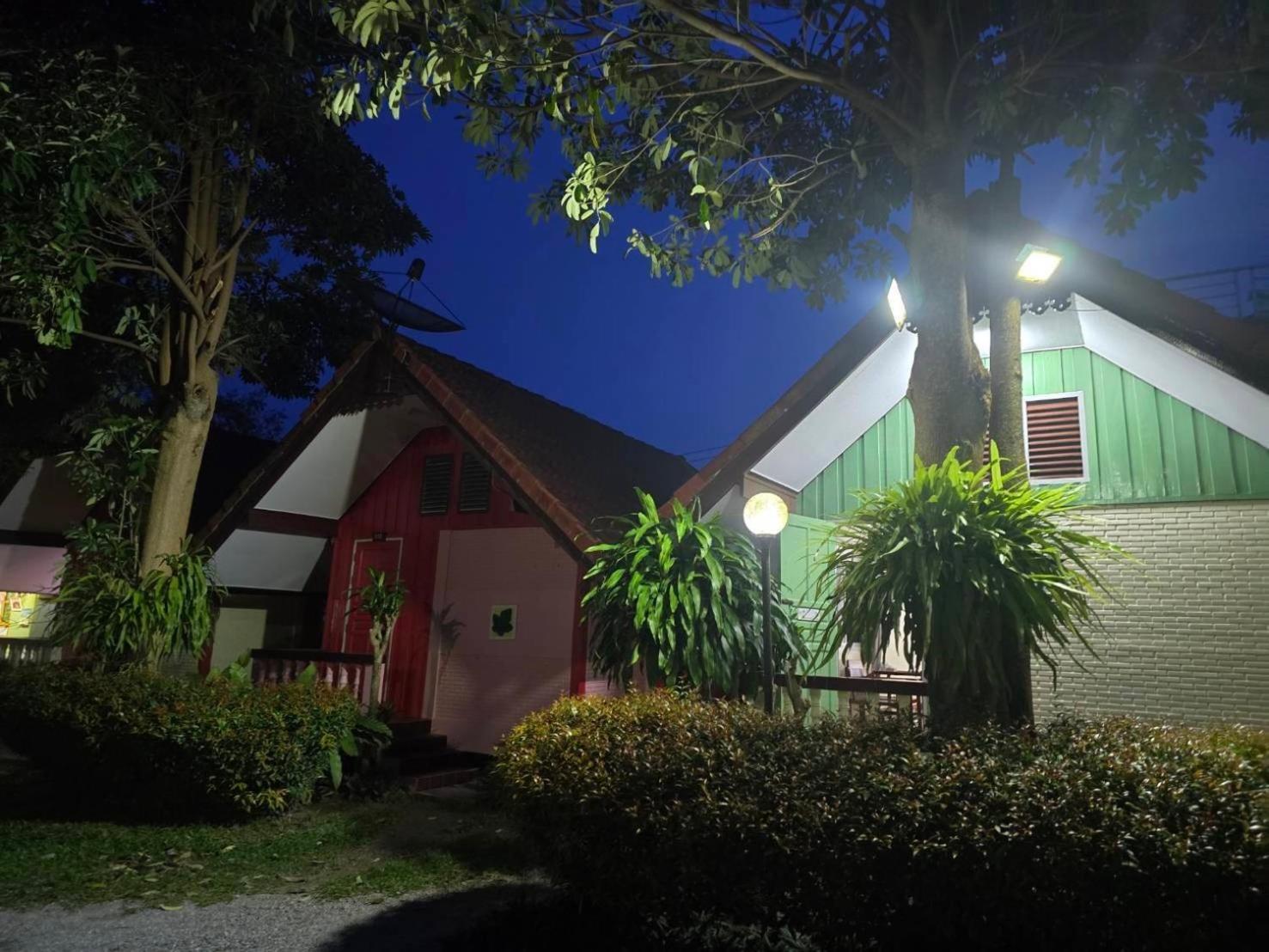 Haad Somboon House Hotell Bang Saphan Exteriör bild