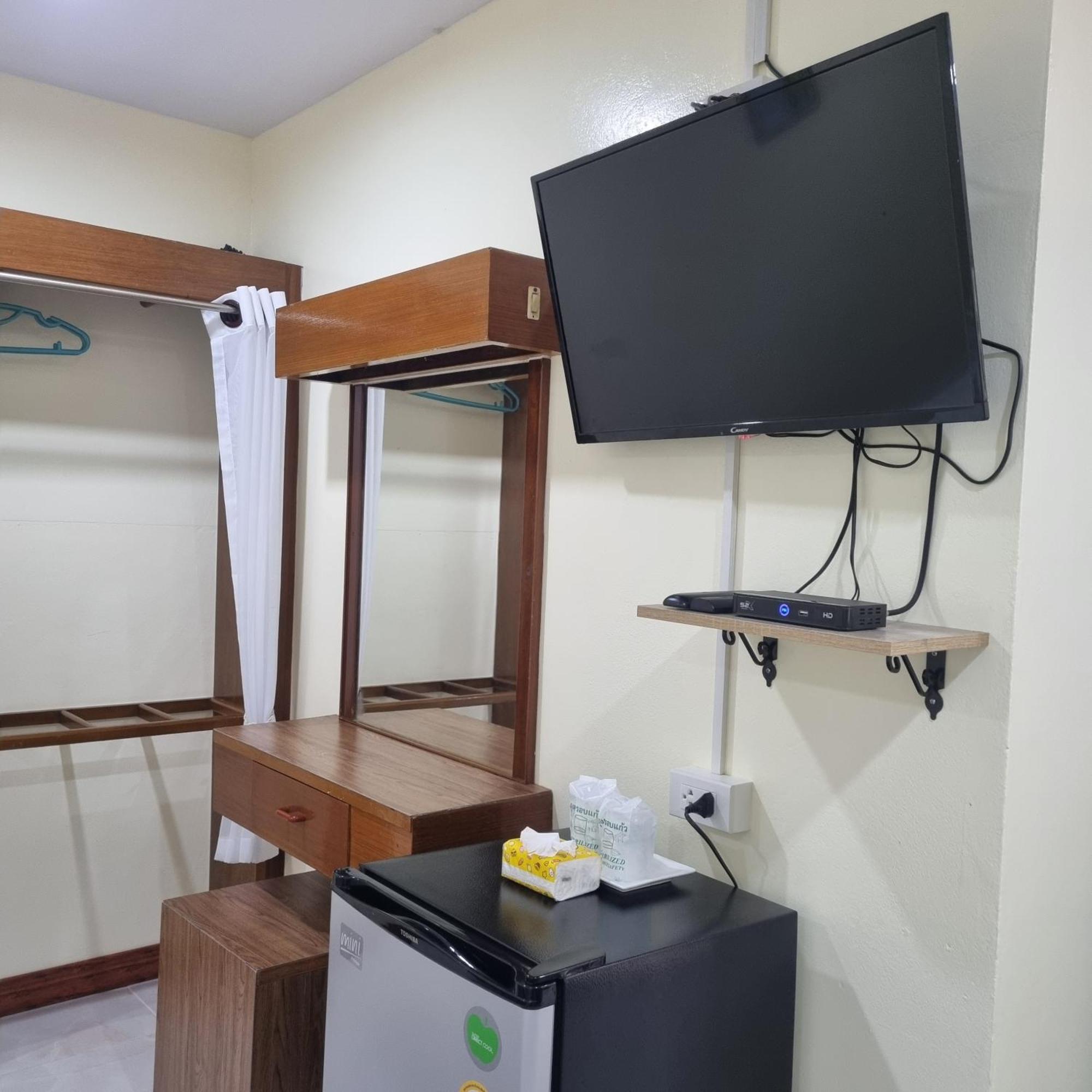 Haad Somboon House Hotell Bang Saphan Exteriör bild