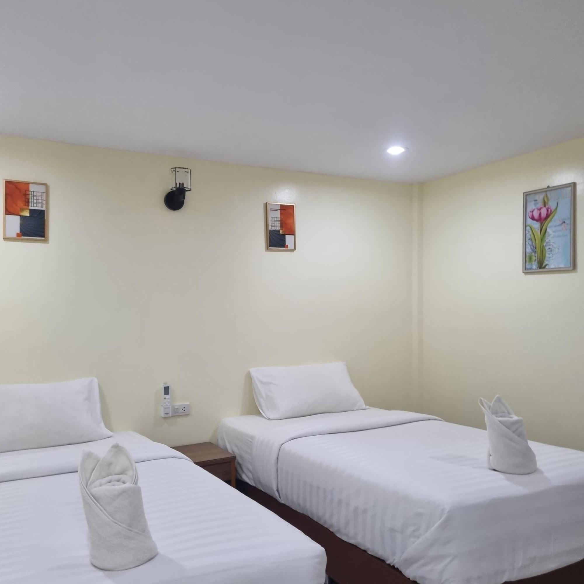 Haad Somboon House Hotell Bang Saphan Exteriör bild