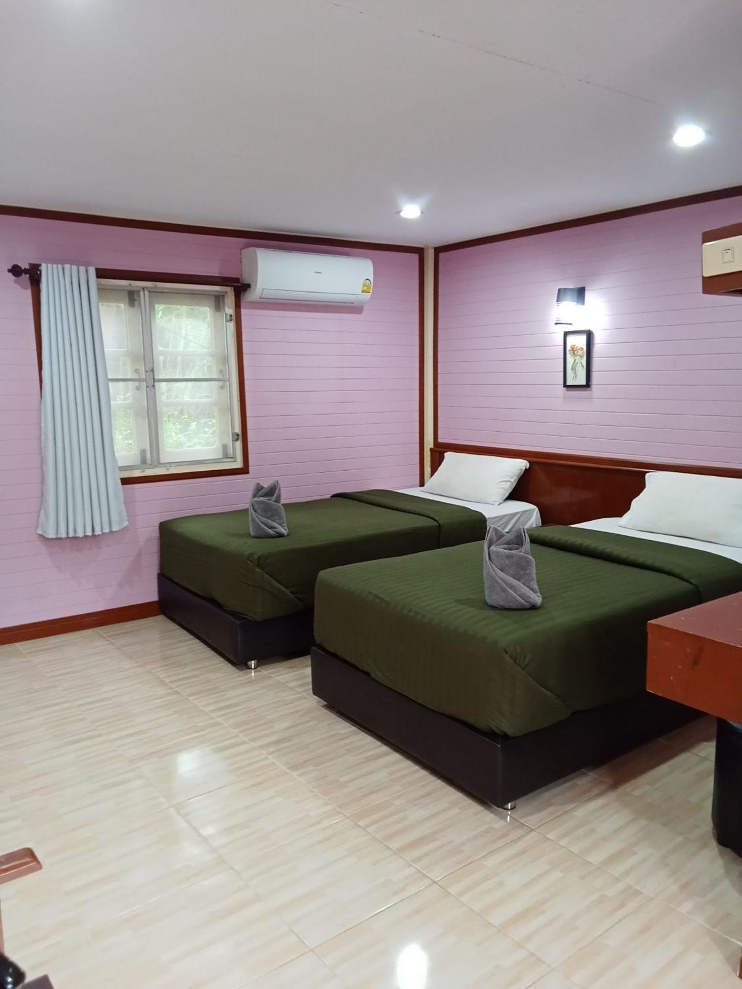 Haad Somboon House Hotell Bang Saphan Exteriör bild