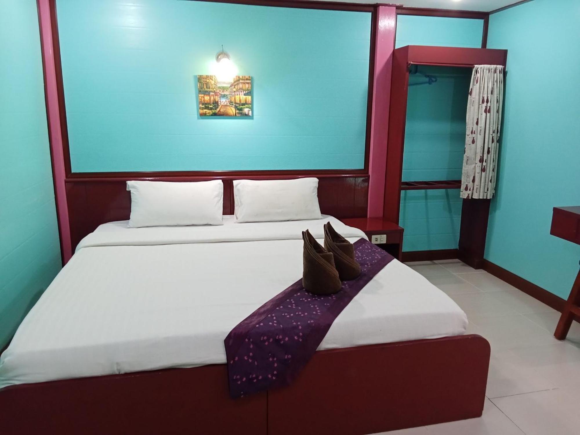 Haad Somboon House Hotell Bang Saphan Exteriör bild
