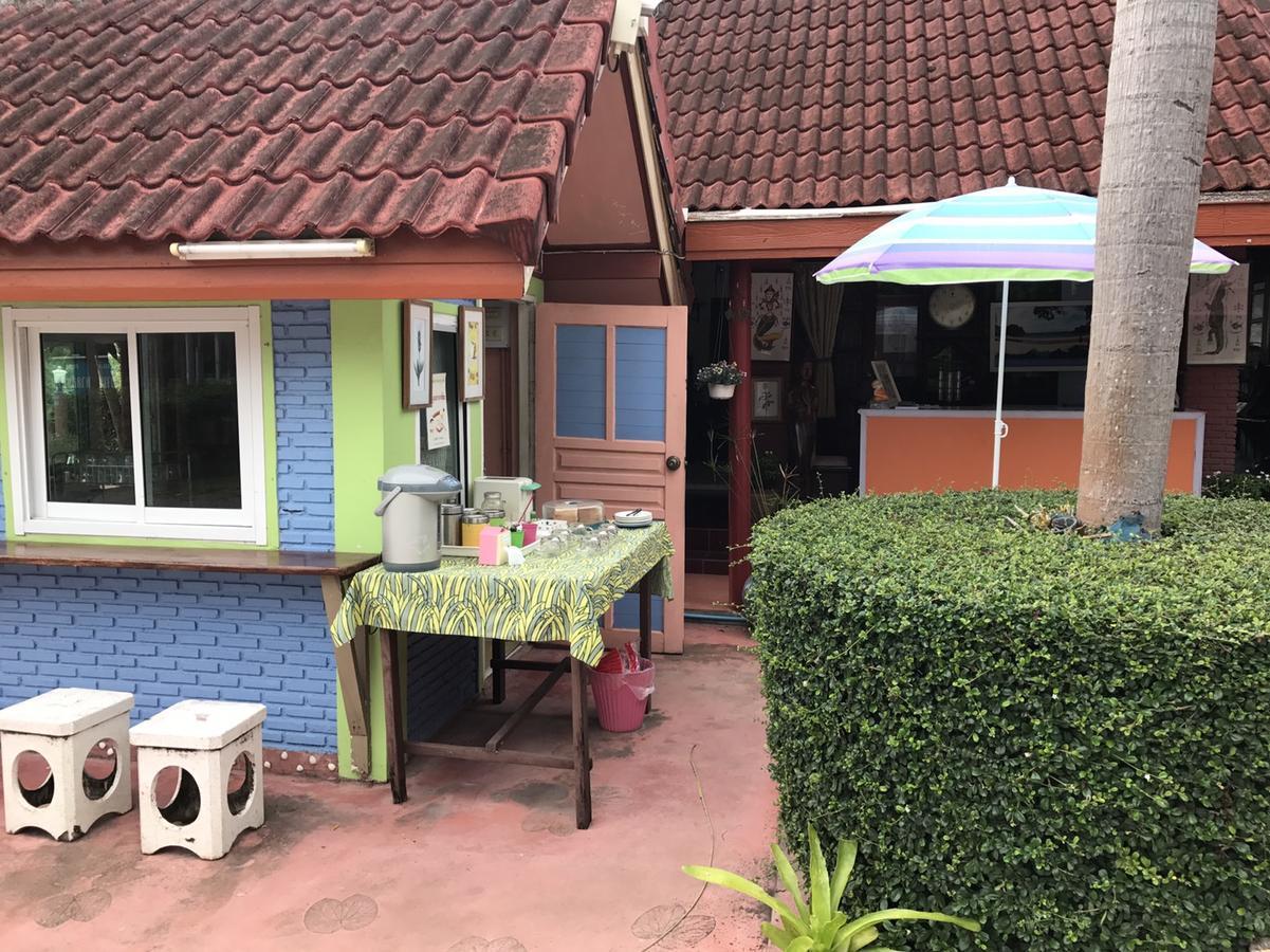 Haad Somboon House Hotell Bang Saphan Exteriör bild
