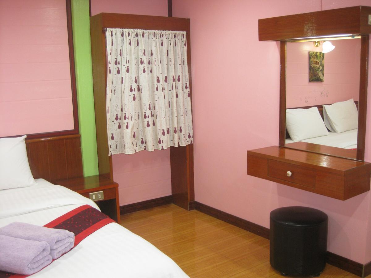 Haad Somboon House Hotell Bang Saphan Exteriör bild