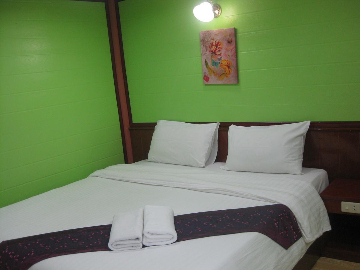 Haad Somboon House Hotell Bang Saphan Exteriör bild