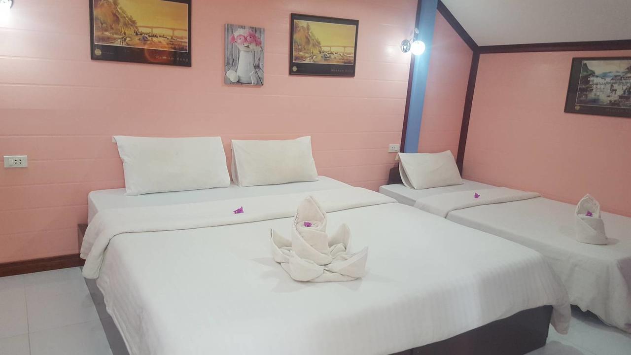 Haad Somboon House Hotell Bang Saphan Exteriör bild
