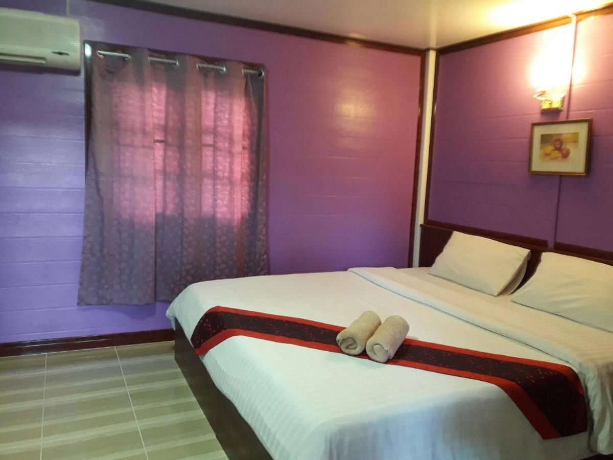 Haad Somboon House Hotell Bang Saphan Exteriör bild