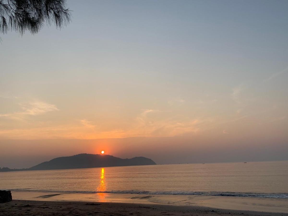 Haad Somboon House Hotell Bang Saphan Exteriör bild